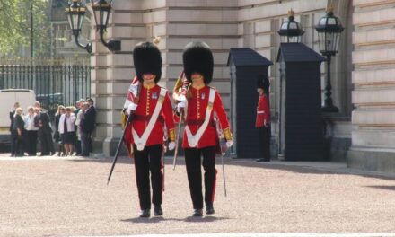 Entente Cordiale: Historic guard exchange marks 120 years